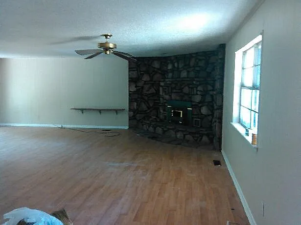 4 bed, 2.5 bath, 2800 sqft, $1,600 — Photo 4
