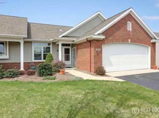 4718 Heritage Meadow Dr, Holland, MI 49423