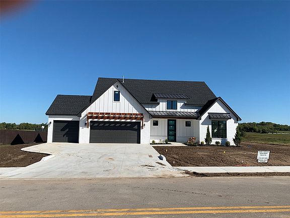 2nd image of 2580 S Piguet Ln