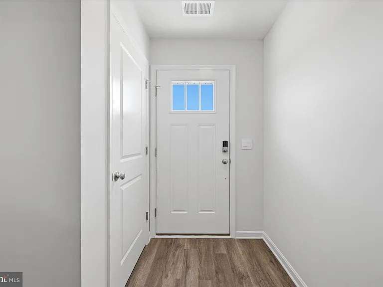 122 Bowers St — Photo 5