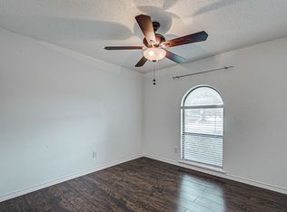 2405 Poppy Ln, Euless, TX 76039