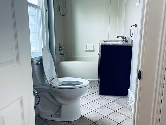 3rd image of 252 Naubuc Ave Floor 1