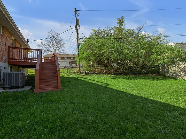 Dale Dr — Photo 26