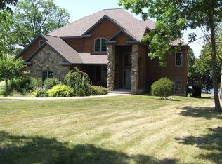 58 Willowbrook Dr, Auburn, NY 13021
