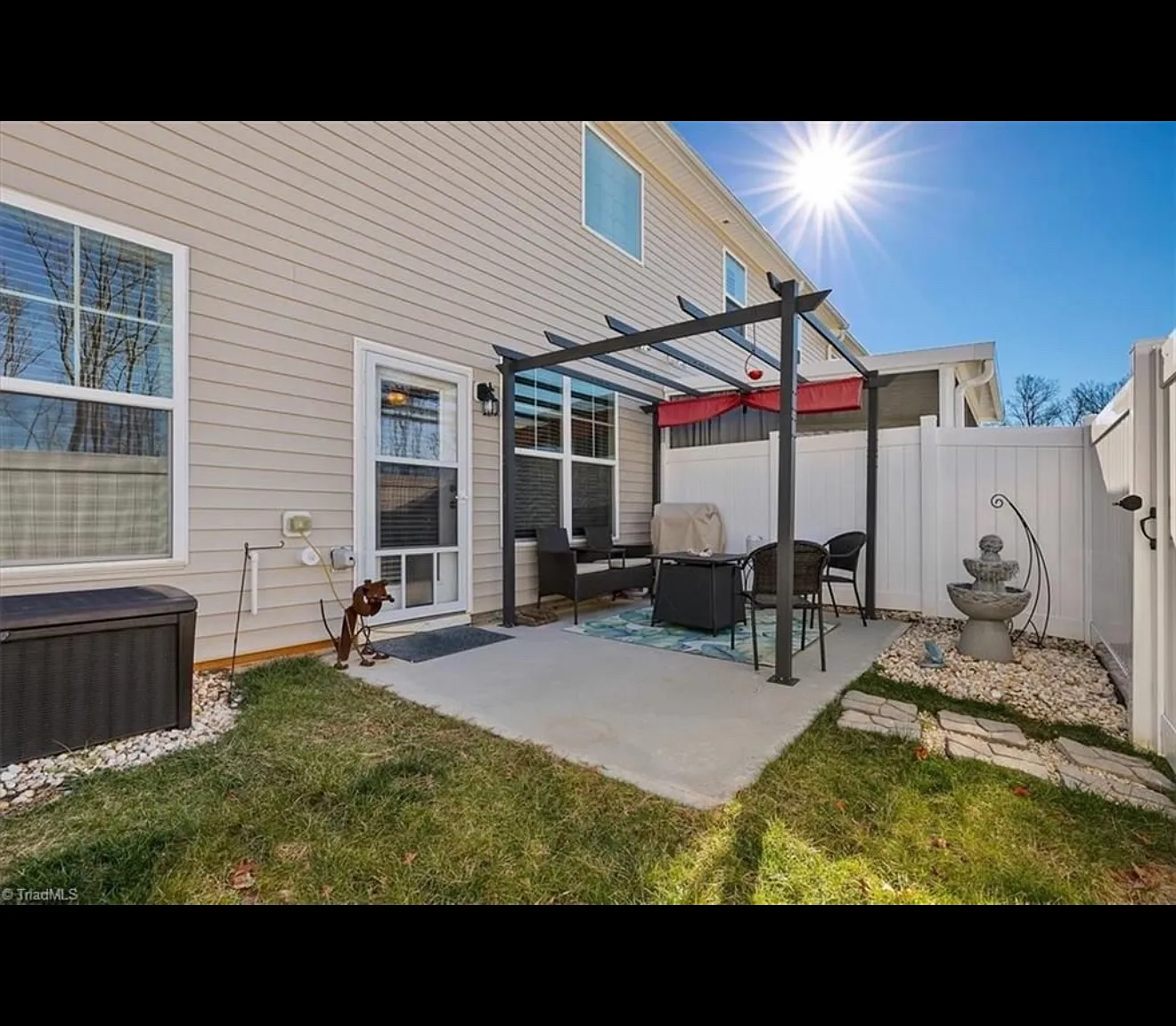 4 bed, 2439 sqft, $2,390 — Photo 3