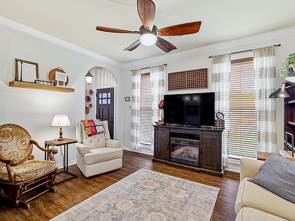 5th image of 112 Arbor Cove Cir