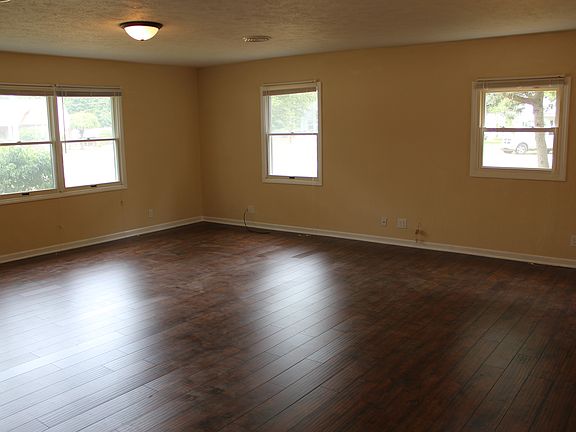 2nd image of 114 Pfeiffer Ave