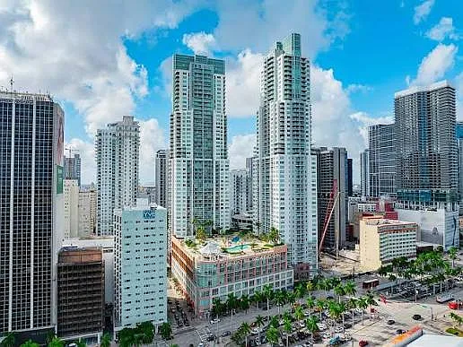 244 Biscayne Blvd #3803