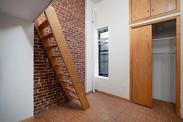 Rented by Waldstar Real Estate LLC | media 31