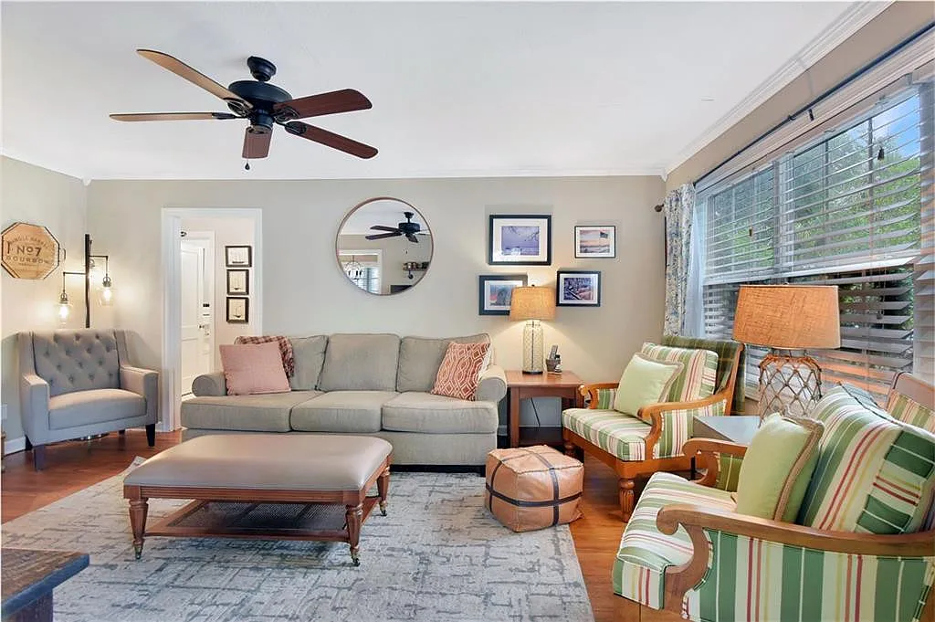 3 bed, 2.0 bath, 1220 sqft, $2,000 — Photo 4