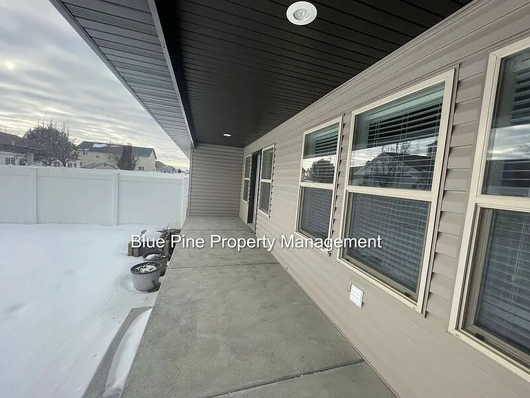 3601 Delaware Ave — Photo 30