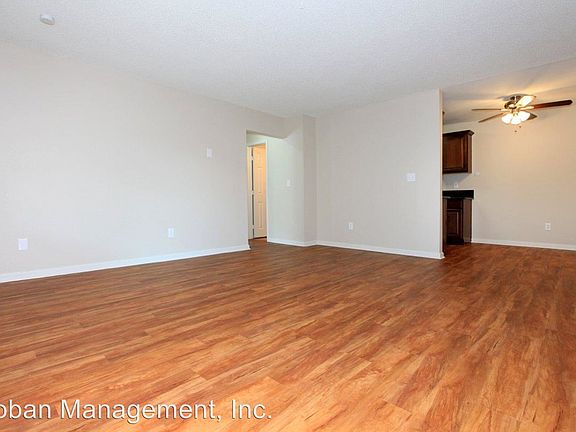 3rd image of 10229 Ashwood St APT 13