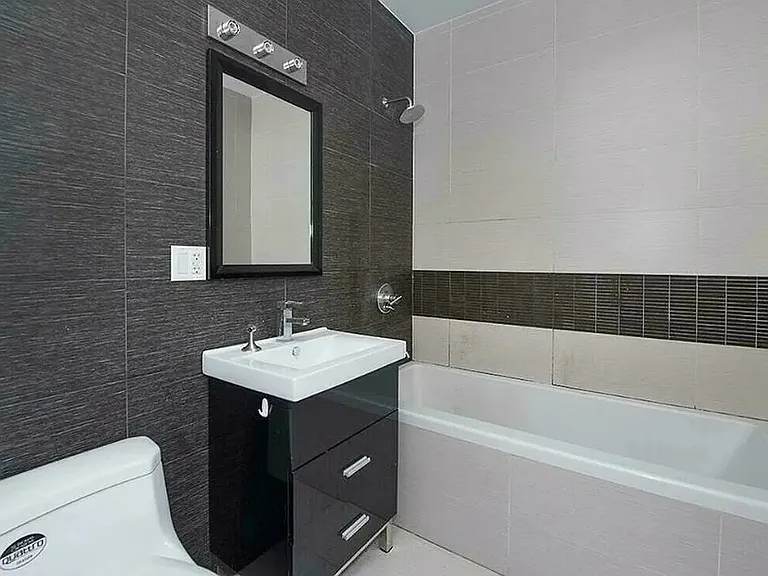 94 Meserole St #1A — Photo 4