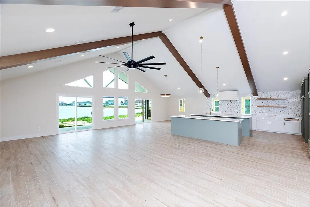 4 bed, 3.0 bath, 2736 sqft, $3,500 — Photo 4