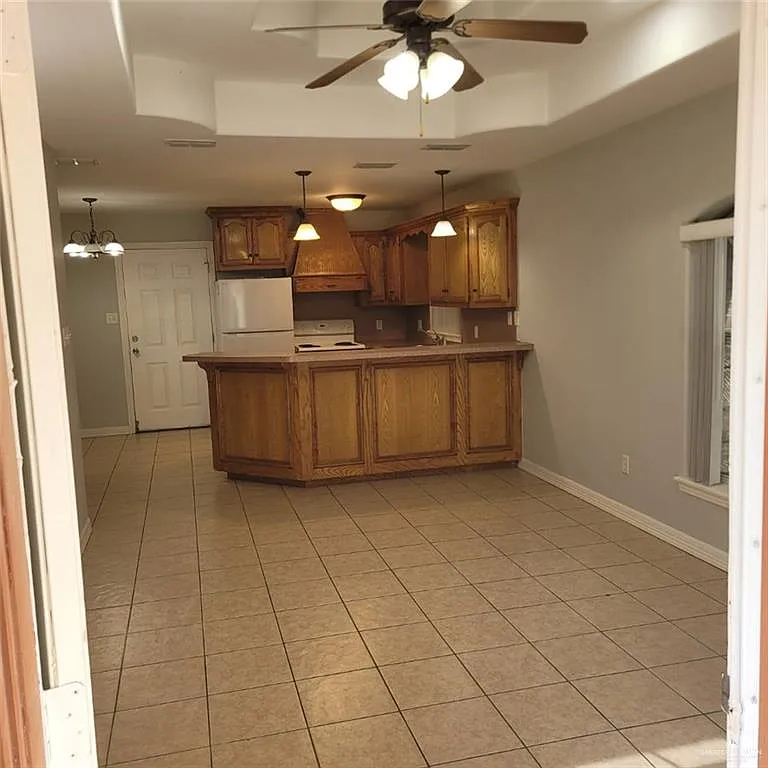 2321 Candlelight Ln — Photo 2