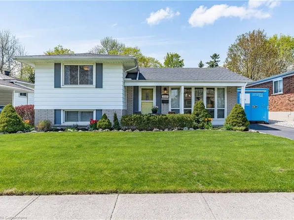 2147 Meadowbrook Rd, Burlington, ON L7P 2A6