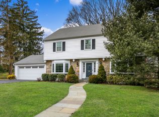 16 Devonshire Rd, New Rochelle, NY 10804