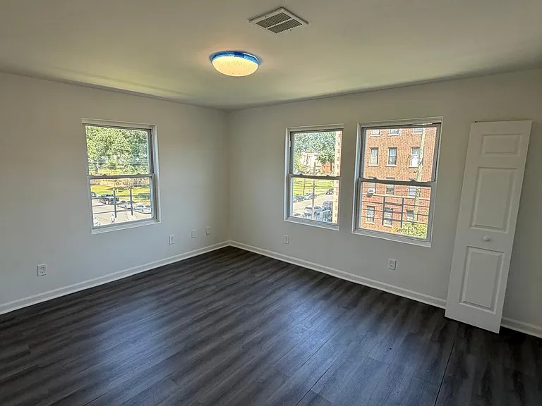 428 Jefferson Ave #3B0 — Photo 4