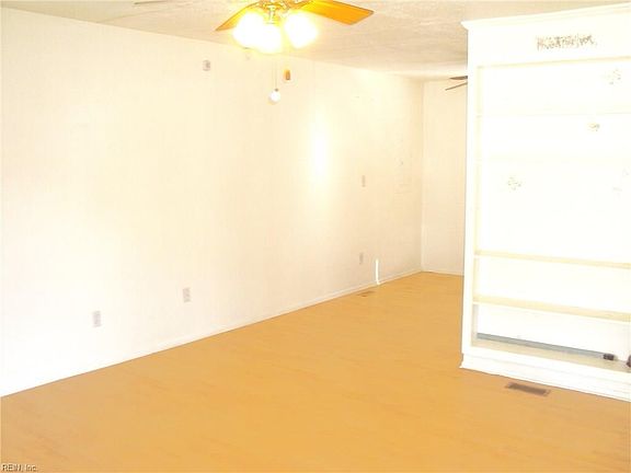 3rd image of 3050 Sherwood Forest Ln