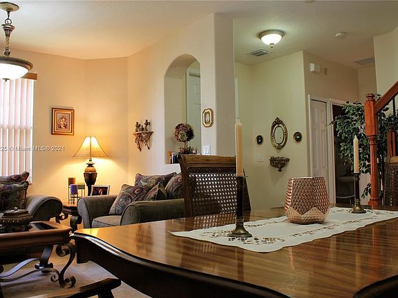 4th image of 2499 SE 14th St #2499