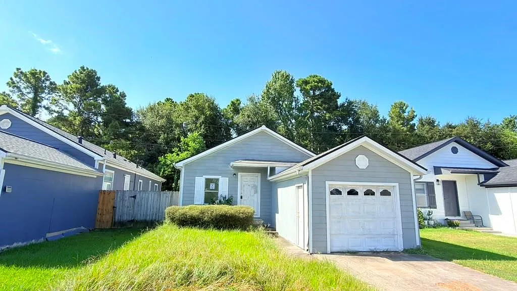3 bed, 2.0 bath, 1188 sqft, $1,800 — Photo 1