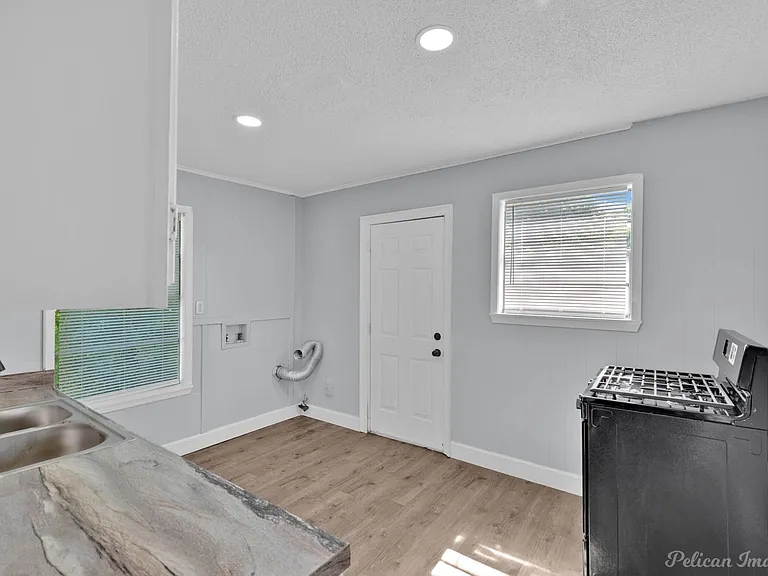 2225 Nattin St — Photo 9