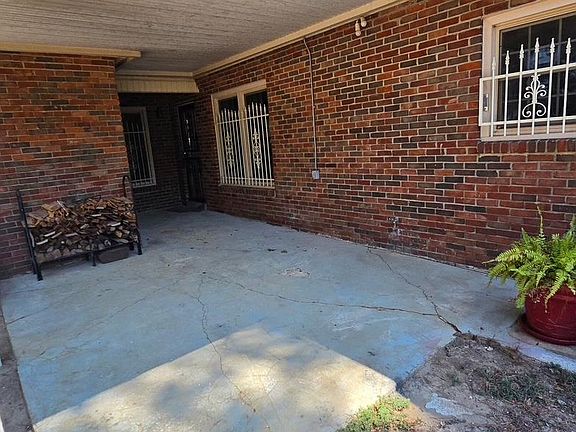 2nd image of 2109 Indian Trails St