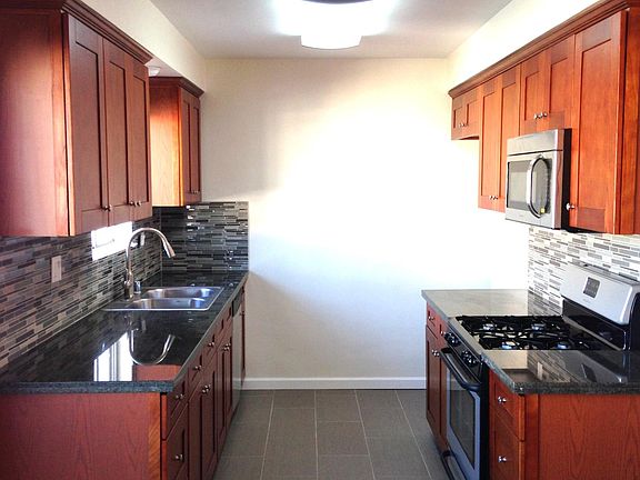 2nd image of 4304 Babcock Ave APT 305