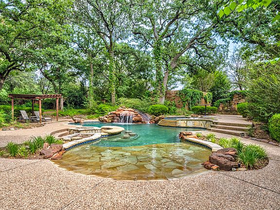 5th image of 3905 Rothschild Dr