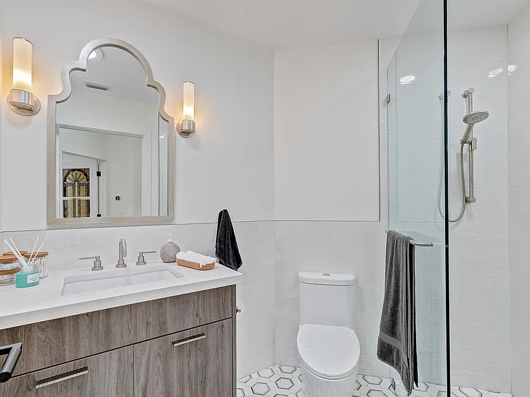 605 Masters Way — Photo 32