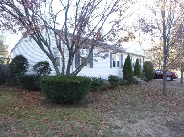 40 Sandringham Ave, Providence, RI 02908