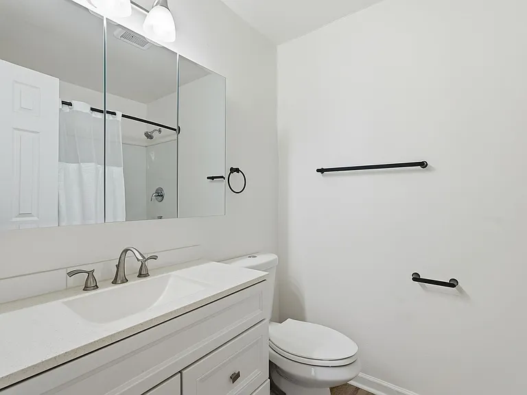 325 N 15th St #2 — Photo 16