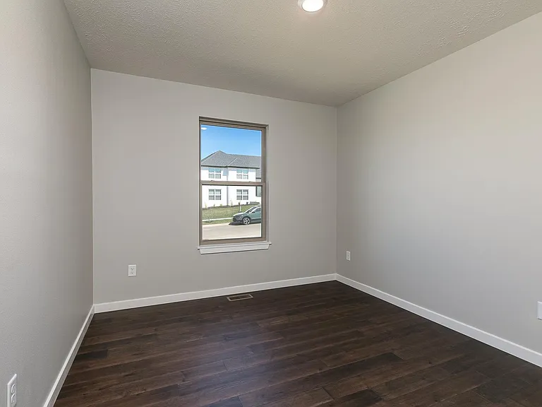800 E Crew Dr — Photo 42
