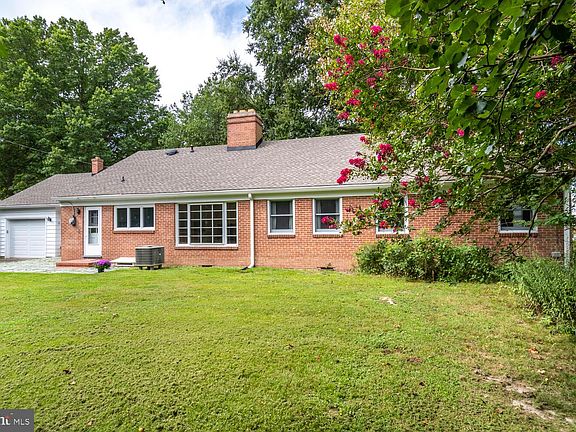 5th image of 504 Trippe Ave