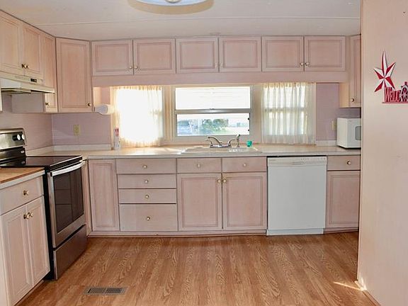 4th image of 2117 NW Lois Blvd