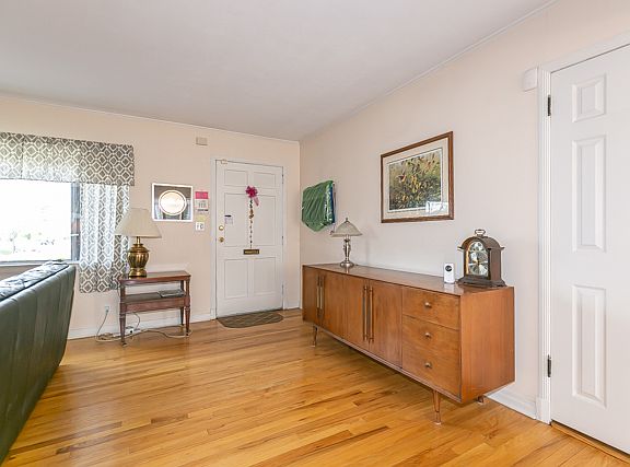 4th image of 47 Cornell Dr