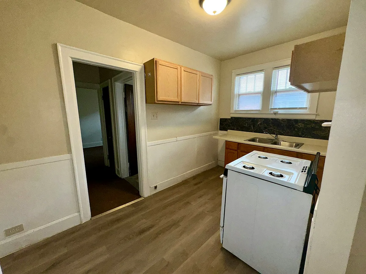 Building Photo - 2681 Pasadena St #3