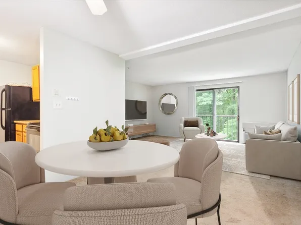 9 Village Hill Ln APT 20, Natick, MA 01760