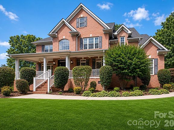 2nd image of 1015 Estate Ln