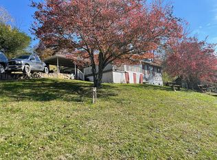 1124 Round Bottom Rd, Peytona, WV 25154