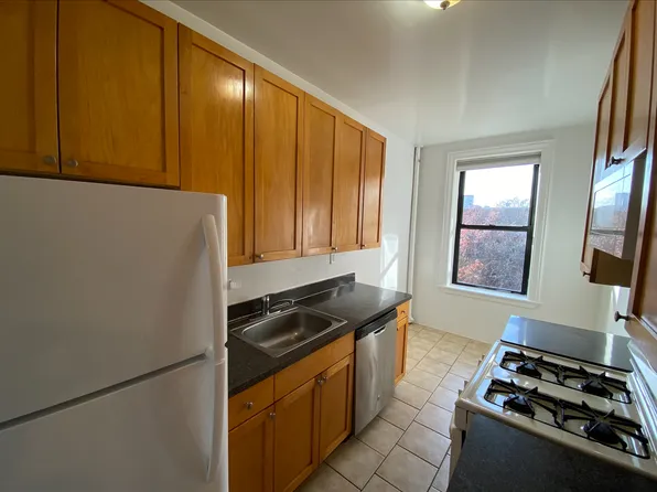 855 Ocean Avenue image 4 of 9