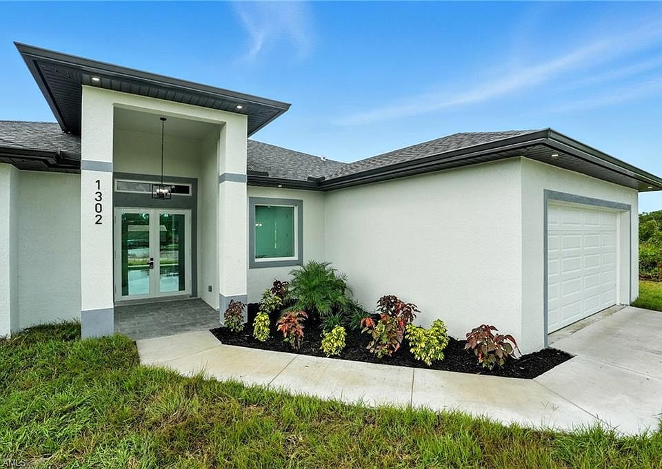 1st image of 1302 Plumosa AVE