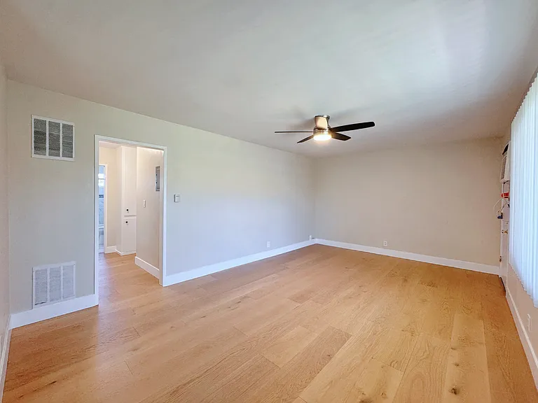 135 N 5th St #G — Photo 11