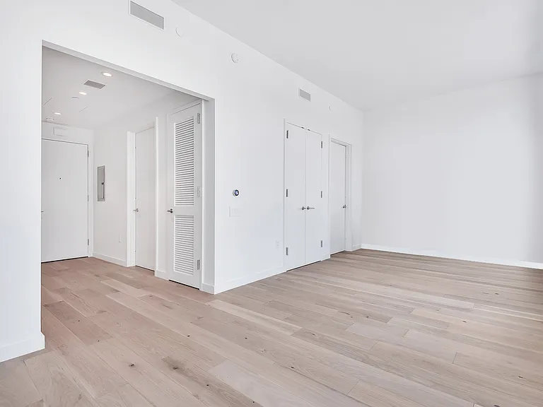 29 Huron St #4HW — Photo 6