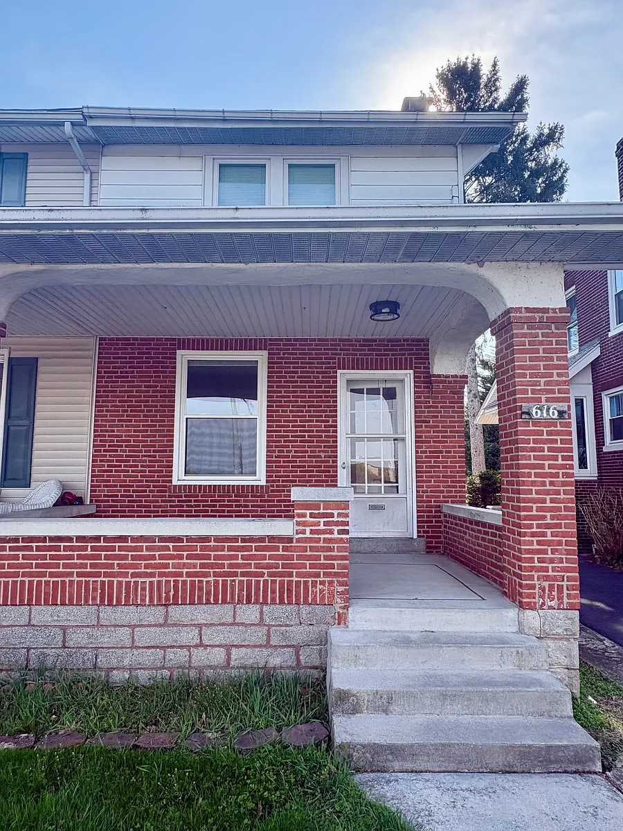 Building Photo - 616 N Front St