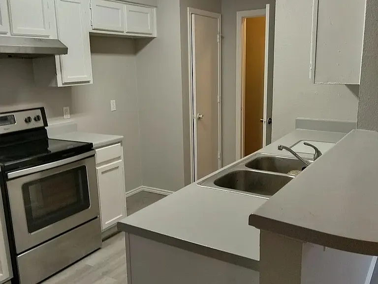 2720 Countryside Ln — Photo 9