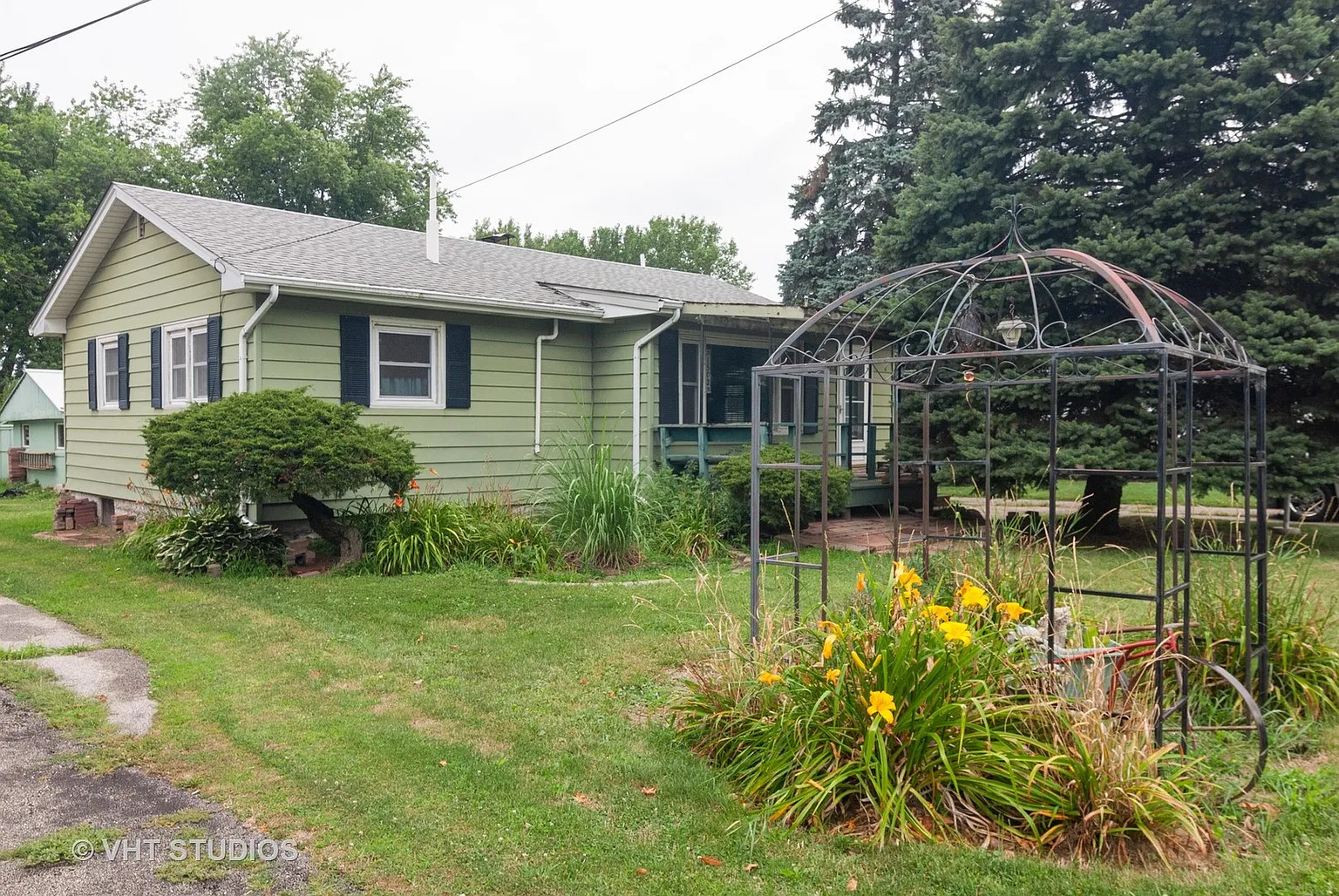 1502 Superior St photo 1