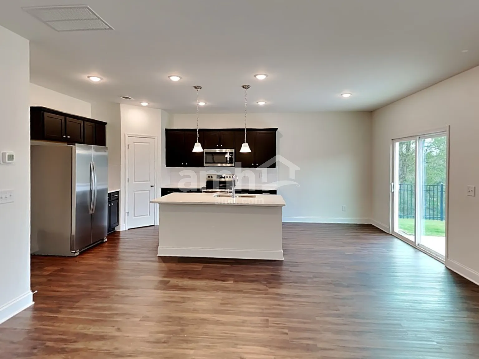 4 bed, 2.5 bath, 2297 sqft, $2,735 — Photo 4