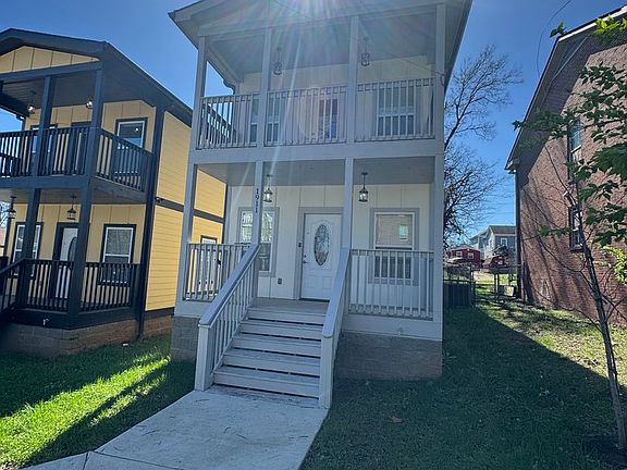 2nd image of 1911 Hermosa St