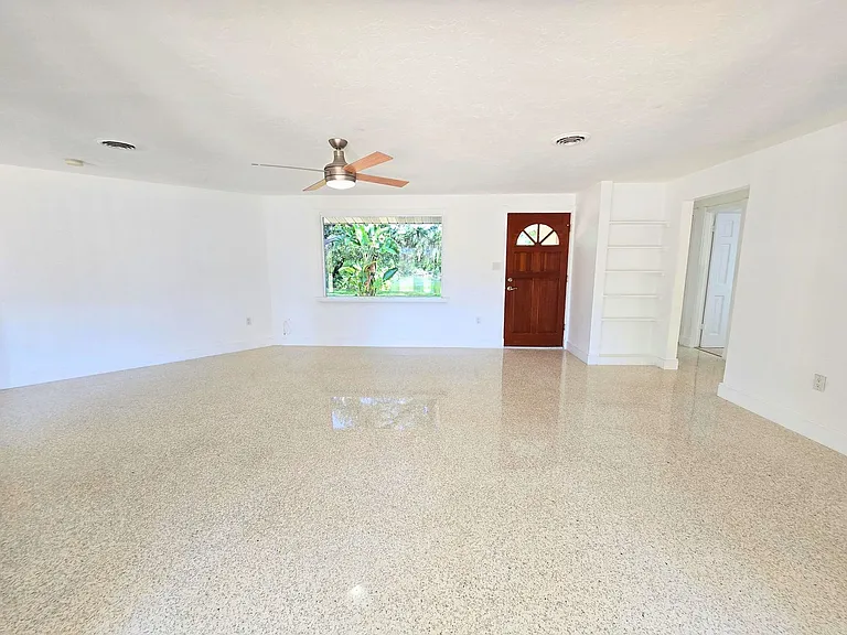 2101 Alvarado Ln — Photo 4